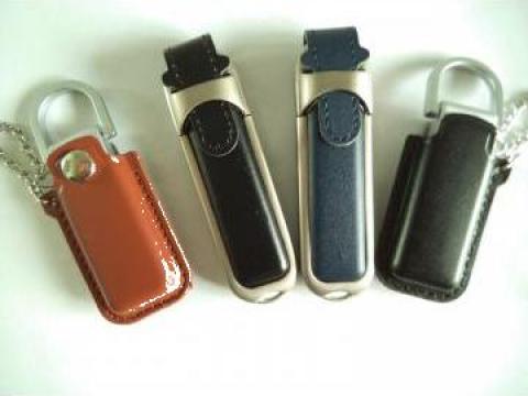 Stick de memorie 8GB si 4 GB piele