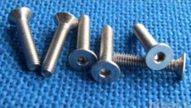 Surub metric cap inecat locas imbus