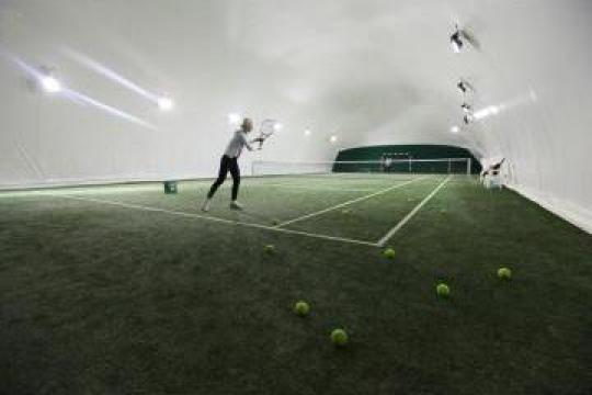 Teren fotbal, tenis/ tenis cu piciorul