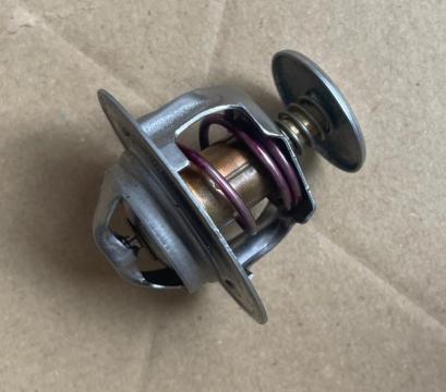 Termostat John Deere RE517011