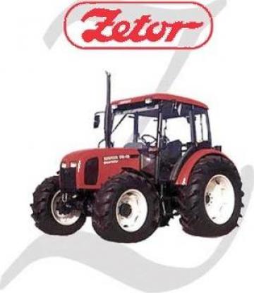 Tractor Zetor cu echipamente agricole