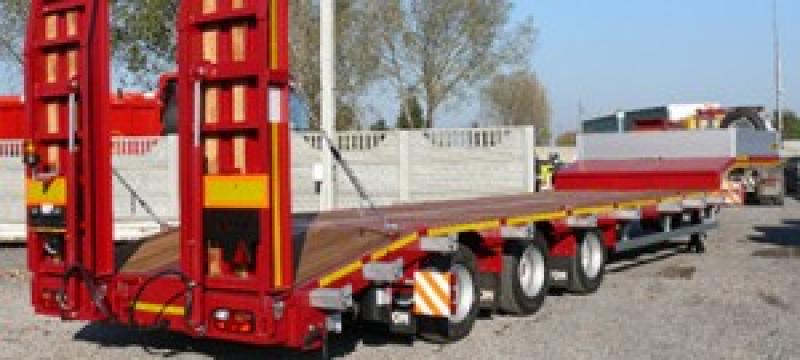 Transport trailere sau platforme deschise