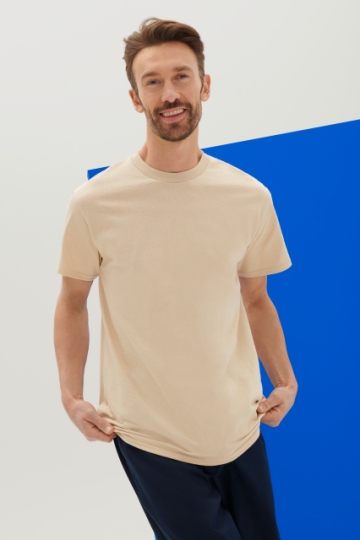 Tricou la baza gatului