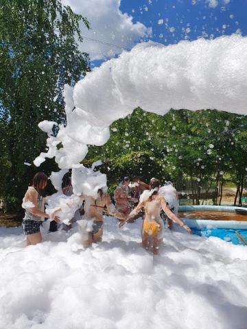 Tun de spuma, spuma party, piscina, plaja, club, aer liber
