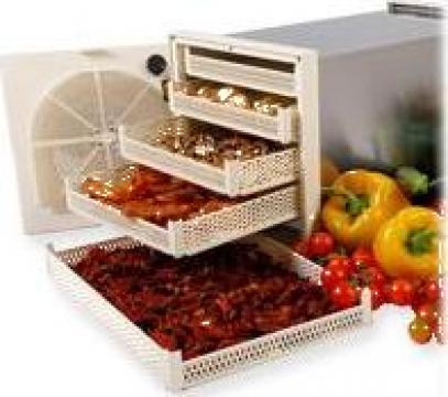 Uscator casnic cu 10 tavite pentru legume