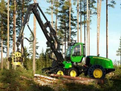 Utilaje de recoltare busteni - harvester John Deere 1170E