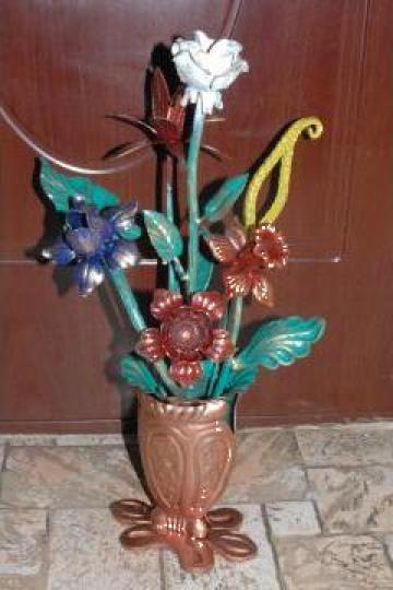 Vaza cu flori din fier forjat