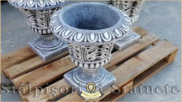 Vaza ornament stejar cu picior gri patinat
